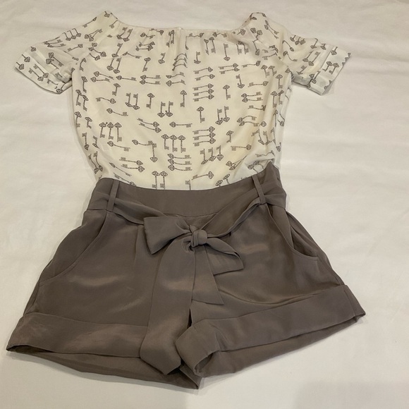 Ted Baker Romper Printed Keys Bow Neck Belted Waist Pockets Side Zipper Size 4 - Picture 6 of 16